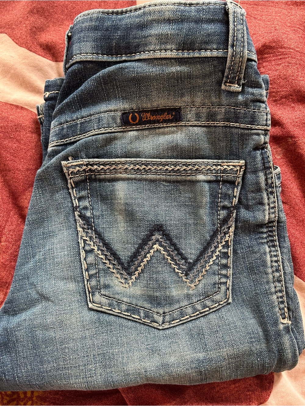 Wrangler Women’s Medium Blue Straight-Leg Jeans